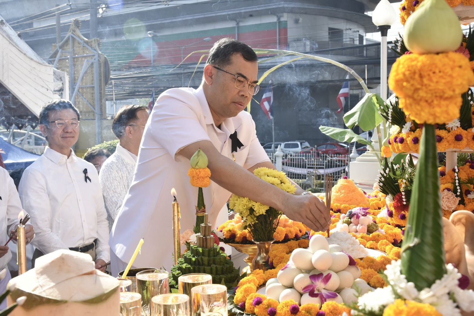 จังหวัดนนทบุรีประกอบพิธีบวงสรวงศาลหลักเมือง เนื่องในโอกาสครบรอบ 476 ปี พร้อมจัดงานสมโภชเพื่อเฉลิมฉลอง ไปจนถึงวันที่ 3 ธันวาคม