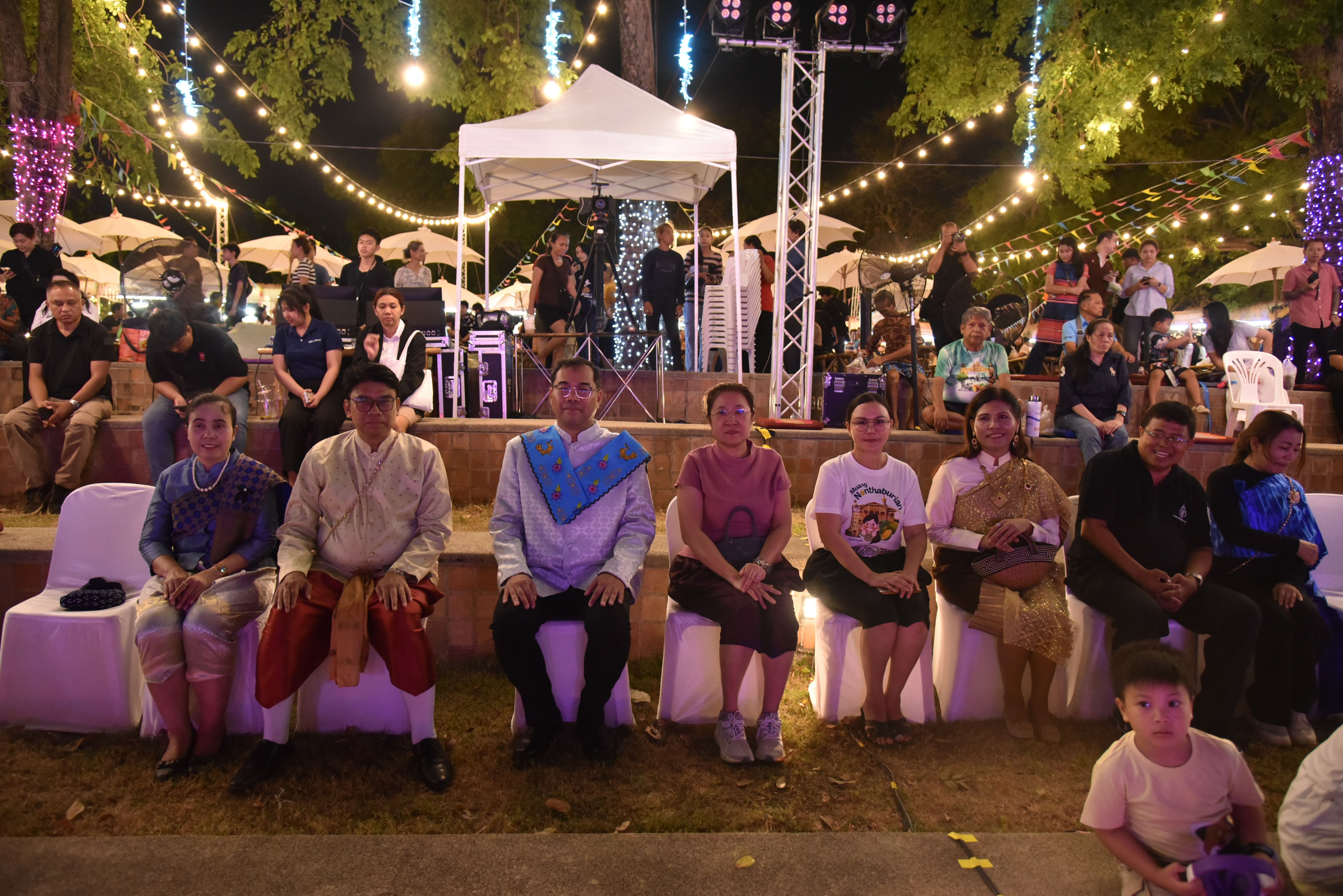 ผู้ว่าฯ นนทบุรีนำทีมตรวจเยี่ยมงาน &ldquo;วัฒนธรรมสองฝั่งเจ้าพระยาฯ&rdquo; คืนที่ 4 พร้อมชมการแสดงโขนตระการตา