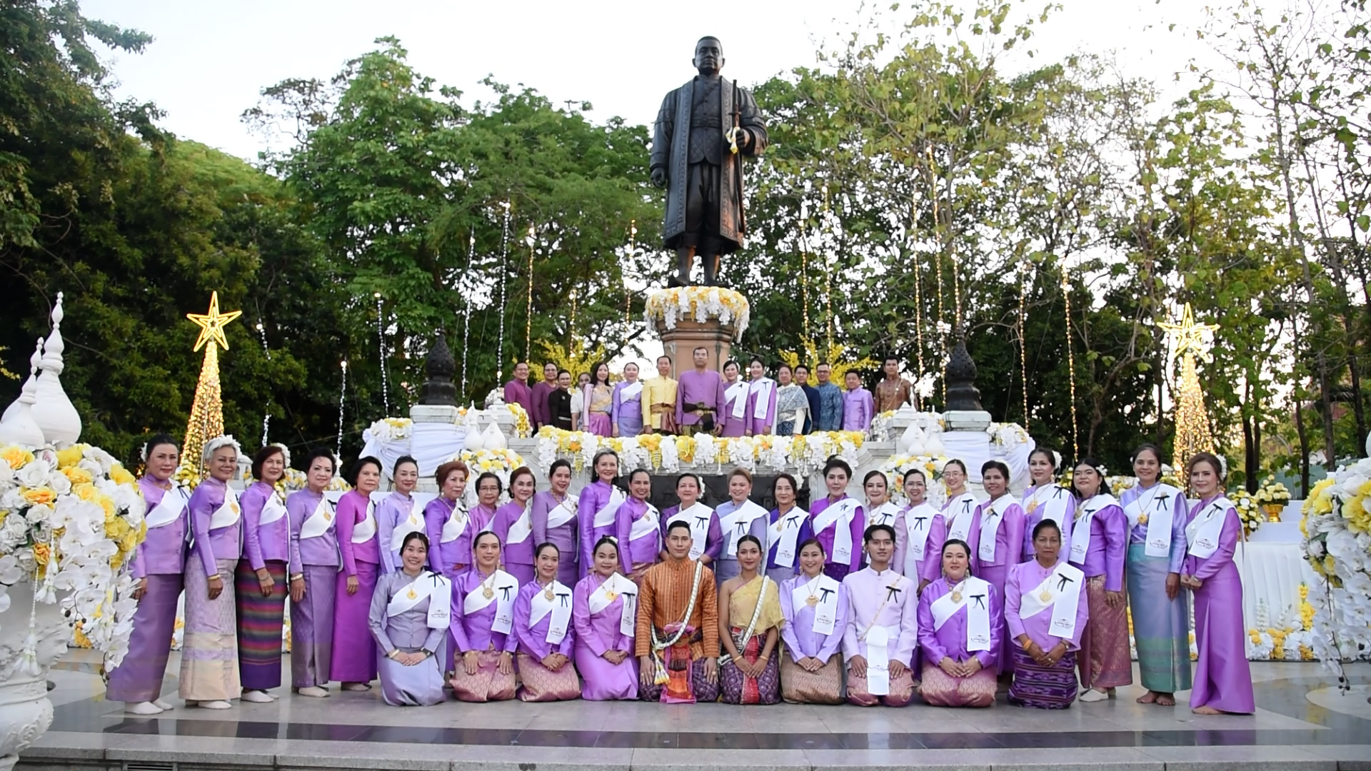 จังหวัดนนทบุรีจัดพิธีรำเทิดพระเกียรติ รัชกาลที่ 3 อย่างยิ่งใหญ่ สืบสานวัฒนธรรมสองฝั่งเจ้าพระยา