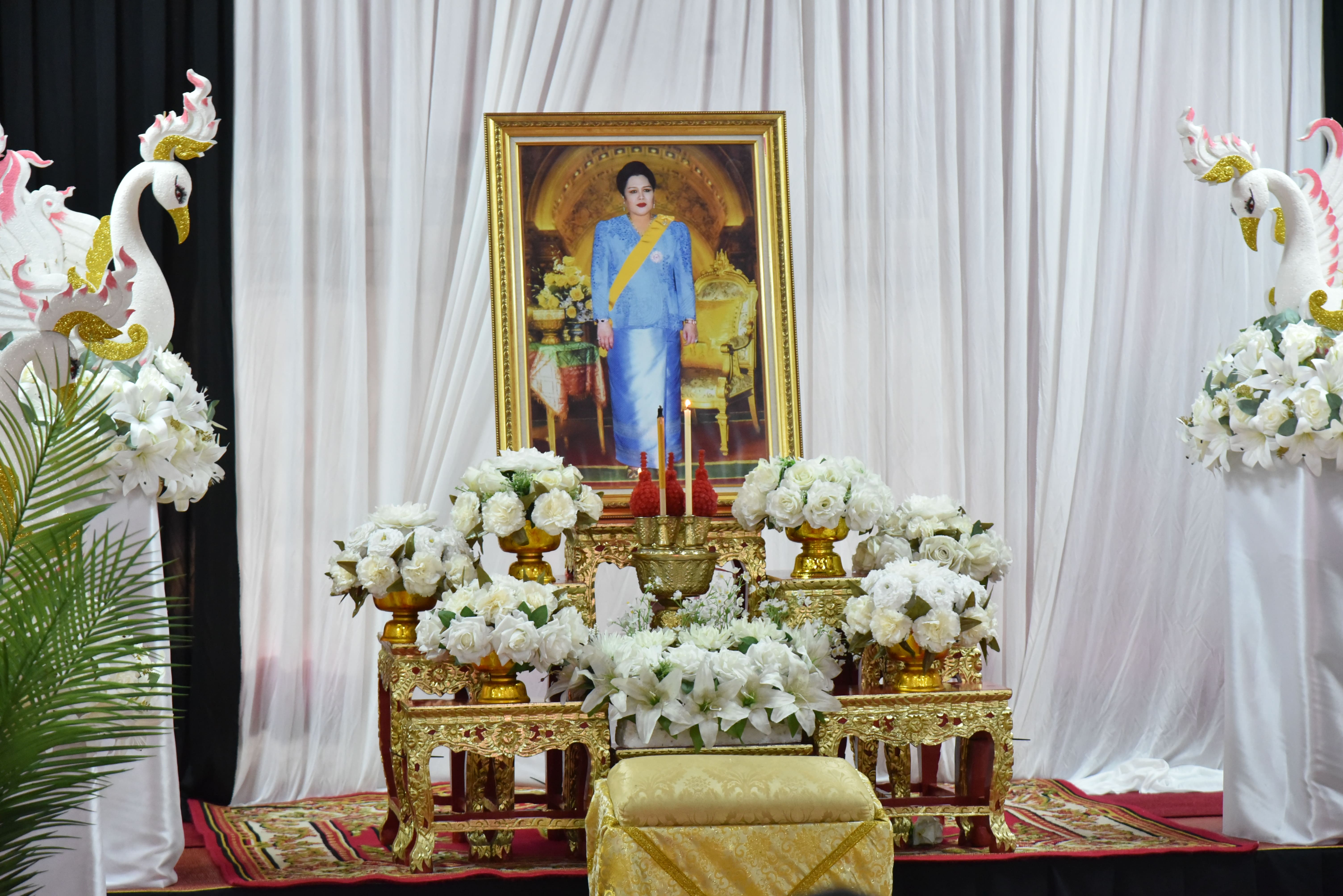 จังหวัดนนทบุรี จัดพิธีสวดพระพุทธมนต์และเจริญจิตตภาวนาอุทิศถวายพระราชกุศลแด่ สมเด็จพระนางเจ้าสิริกิติ์ พระบรมราชินีนาถ พระบรมราชชนนีพันปีหลวง (ครั้งที่ 4)