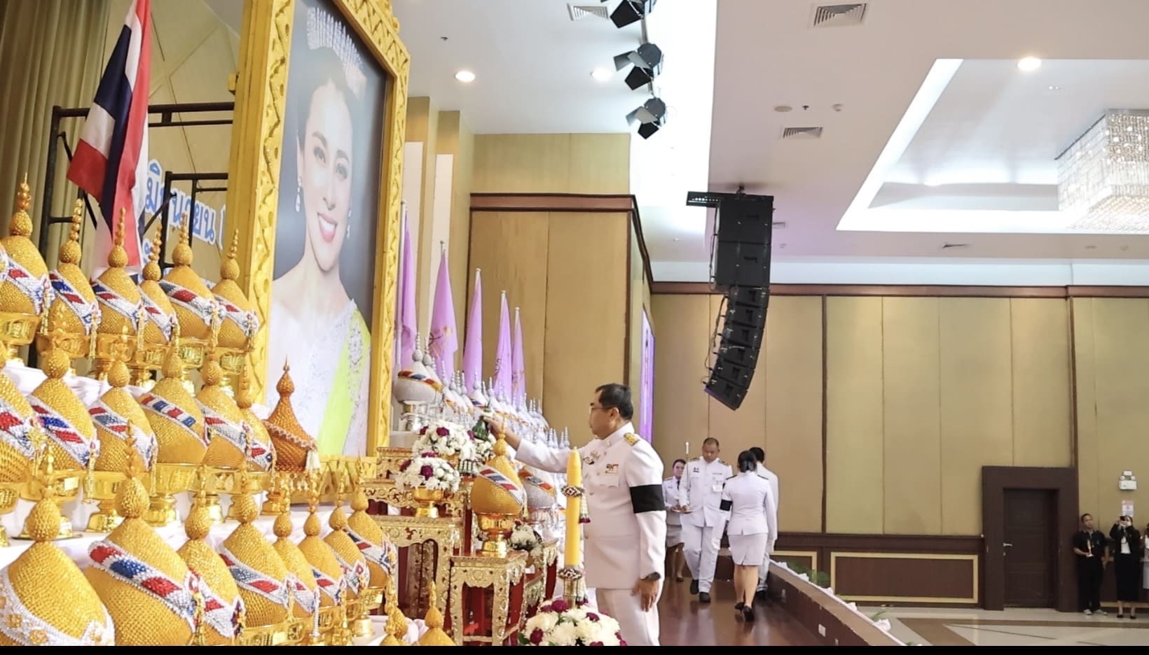 จังหวัดนนทบุรี จัดพิธีถวายเครื่องราชสักการะ วางพานพุ่ม และจุดเทียนถวายพระพรชัยมงคล เนื่องในโอกาสพระราชพิธีมหามงคลเฉลิมพระชนมพรรษา 4 รอบ สมเด็จพระนางเจ้าฯ พระบรมราชินี 3 มิถุนายน 2569