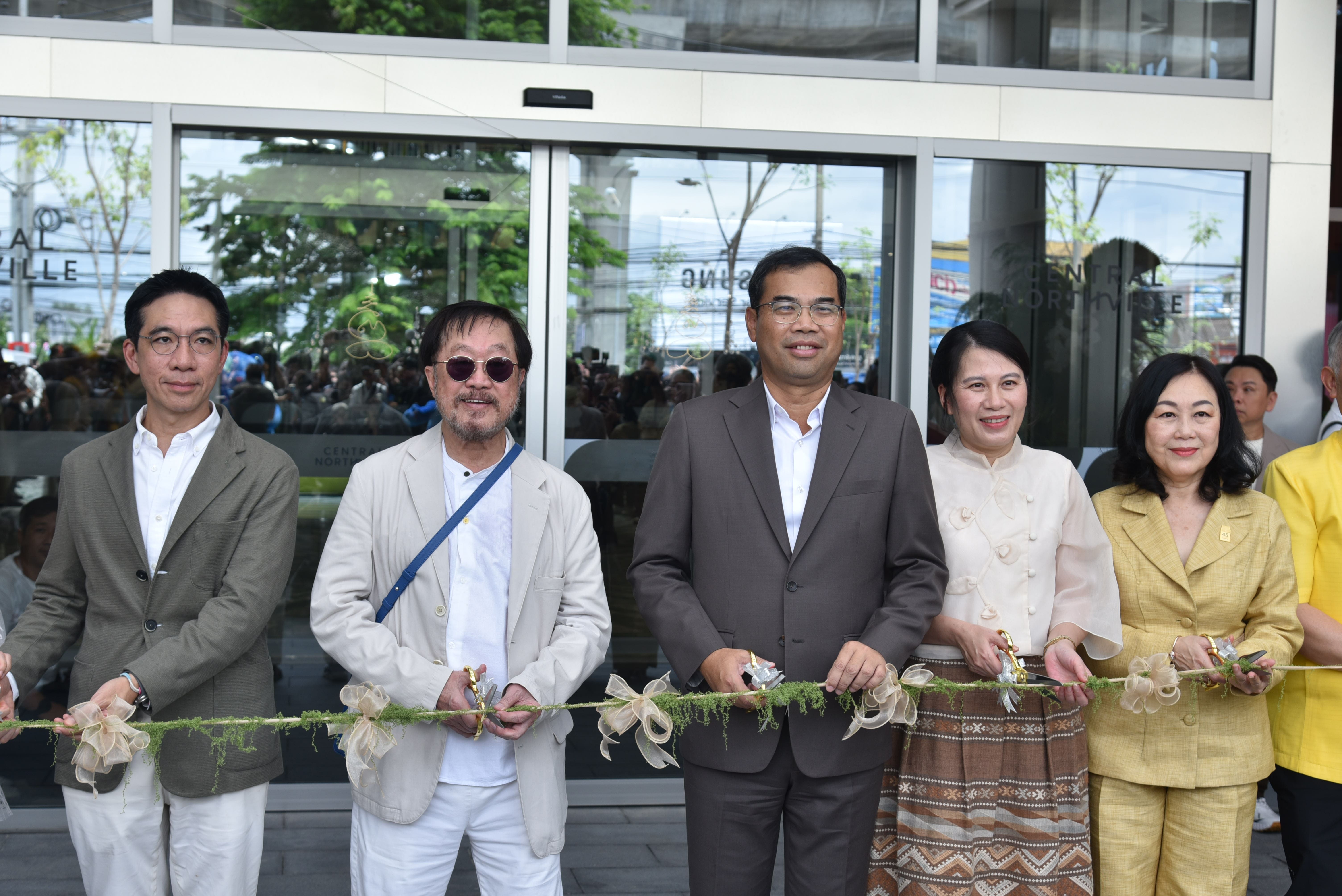 ผู้ว่าฯ นนทบุรี ร่วมเปิดศูนย์การค้า &ldquo;เซ็นทรัล นอร์ทวิลล์&rdquo; บนถนนรัตนาธิเบศร์ ยกระดับเศรษฐกิจและท่องเที่ยวของจังหวัด