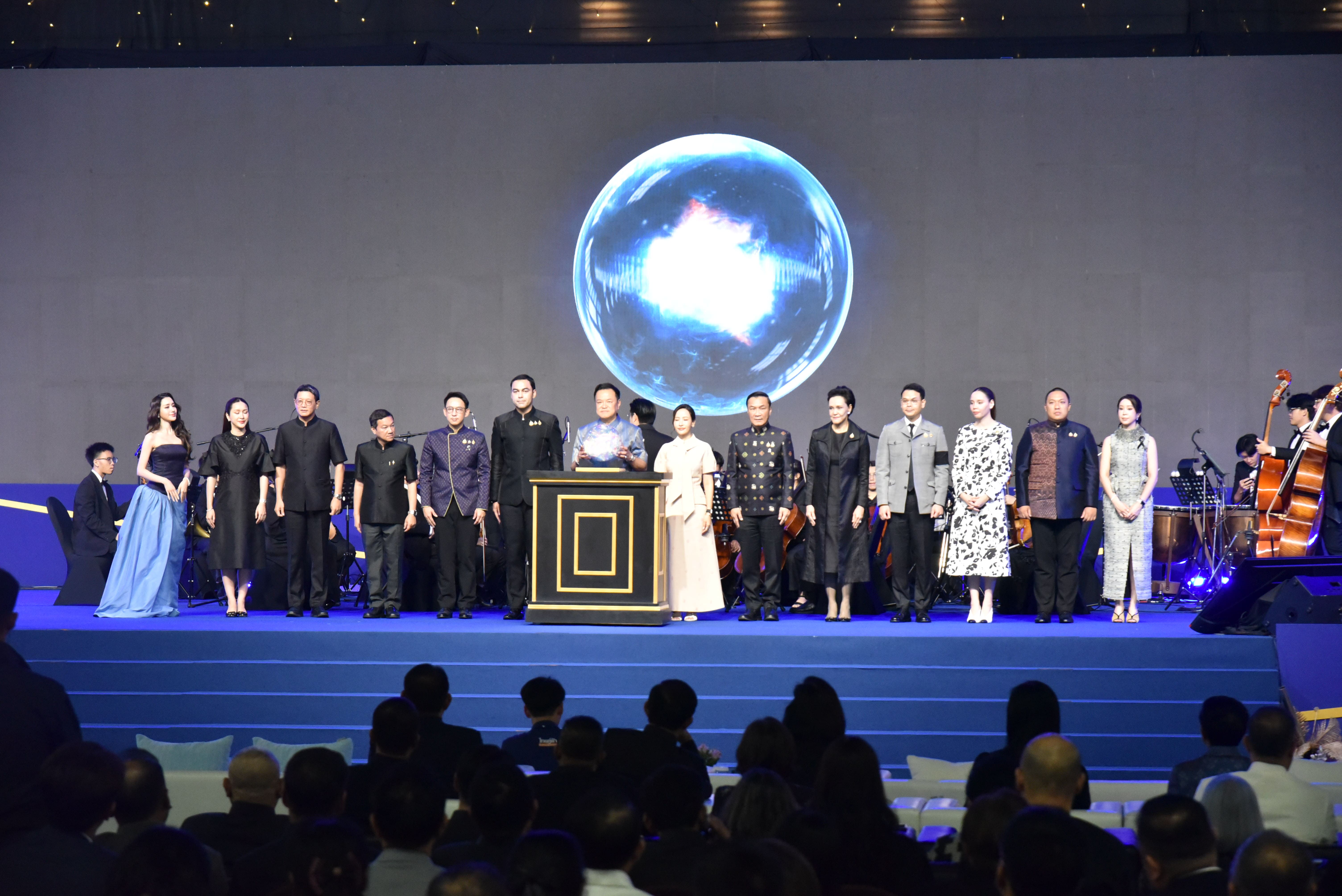 นนทบุรีคึกคัก! "อนุทิน" เปิดมหกรรม "ศิลปาชีพ ประทีปไทย OTOP" ยิ่งใหญ่ 2 วันแรกกวาดยอดพุ่ง 146 ล. ชวนนักช้อปตะลุยอิมแพ็ค 8-16 ส.ค.นี้