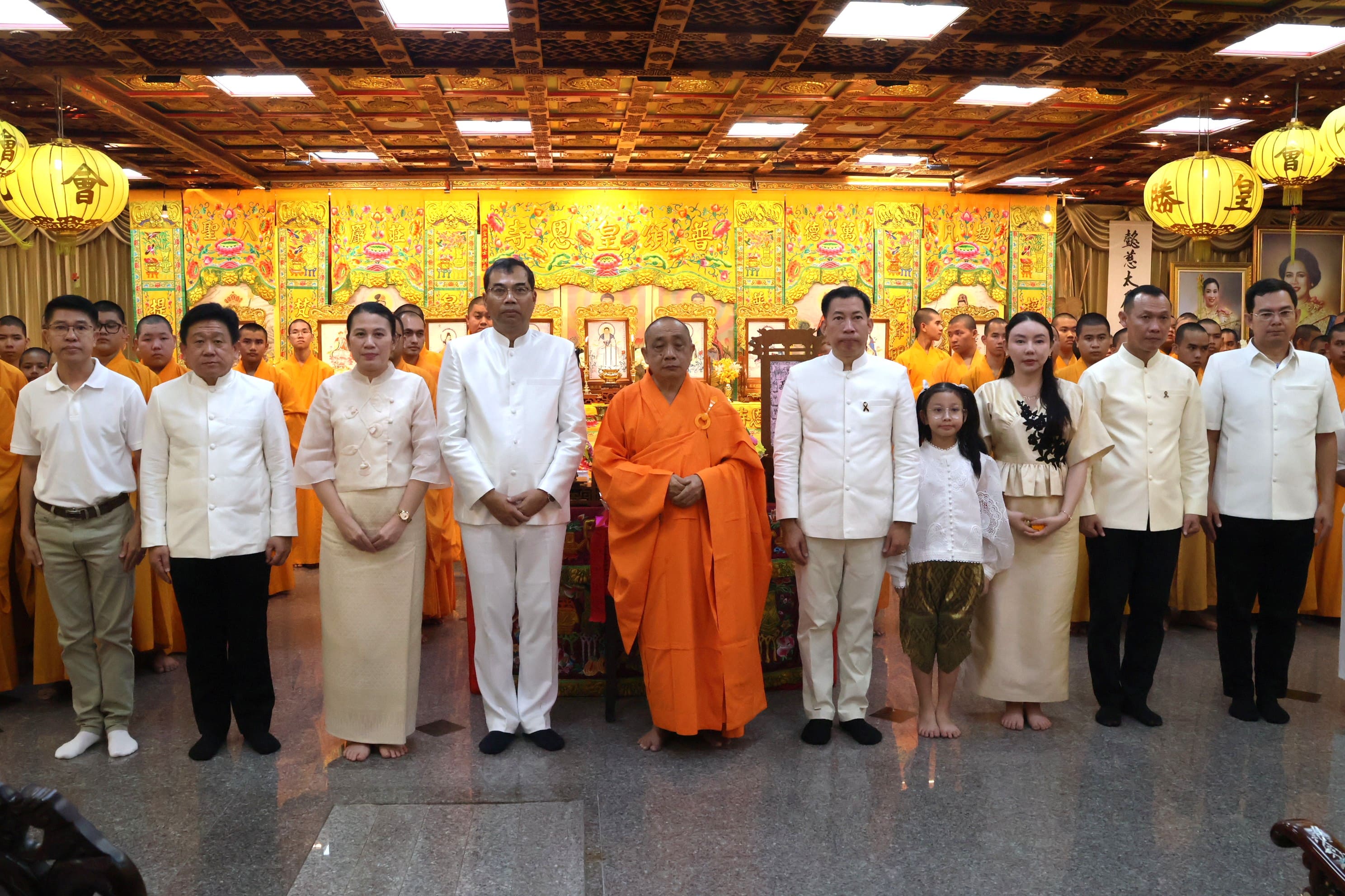 ผู้ว่าฯ นนนทบุรี นำหัวหน้าส่วนราชการและประชาชน ร่วมพิธีทำวัตรเย็นคณะจีนนิกาย ณ วัดเล่งเน่ยยี่ 2 เสริมสิริมงคลแก่บ้านเมือง